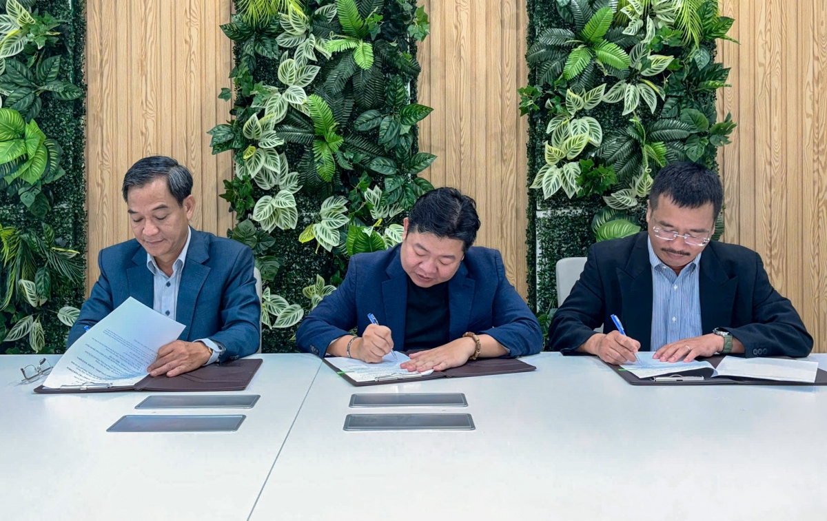 Đại diện lãnh đạo 3 bên cùng ký kết Biên bản ghi nhớ hợp tác chiến lược thúc đẩy phát triển công nghiệp bền vững