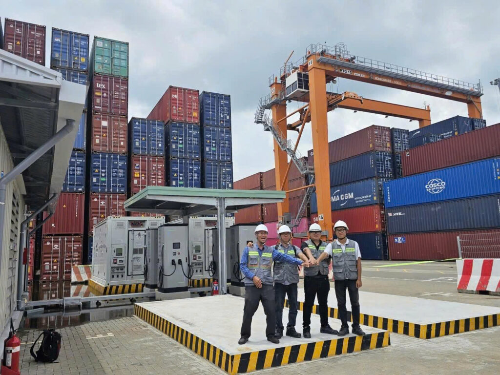 Đã bàn giao thành công hệ thống sạc cho sà lan điện đầu tiên ở Việt Nam